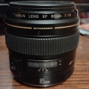 CANON EF Lens 85mm f/2.8